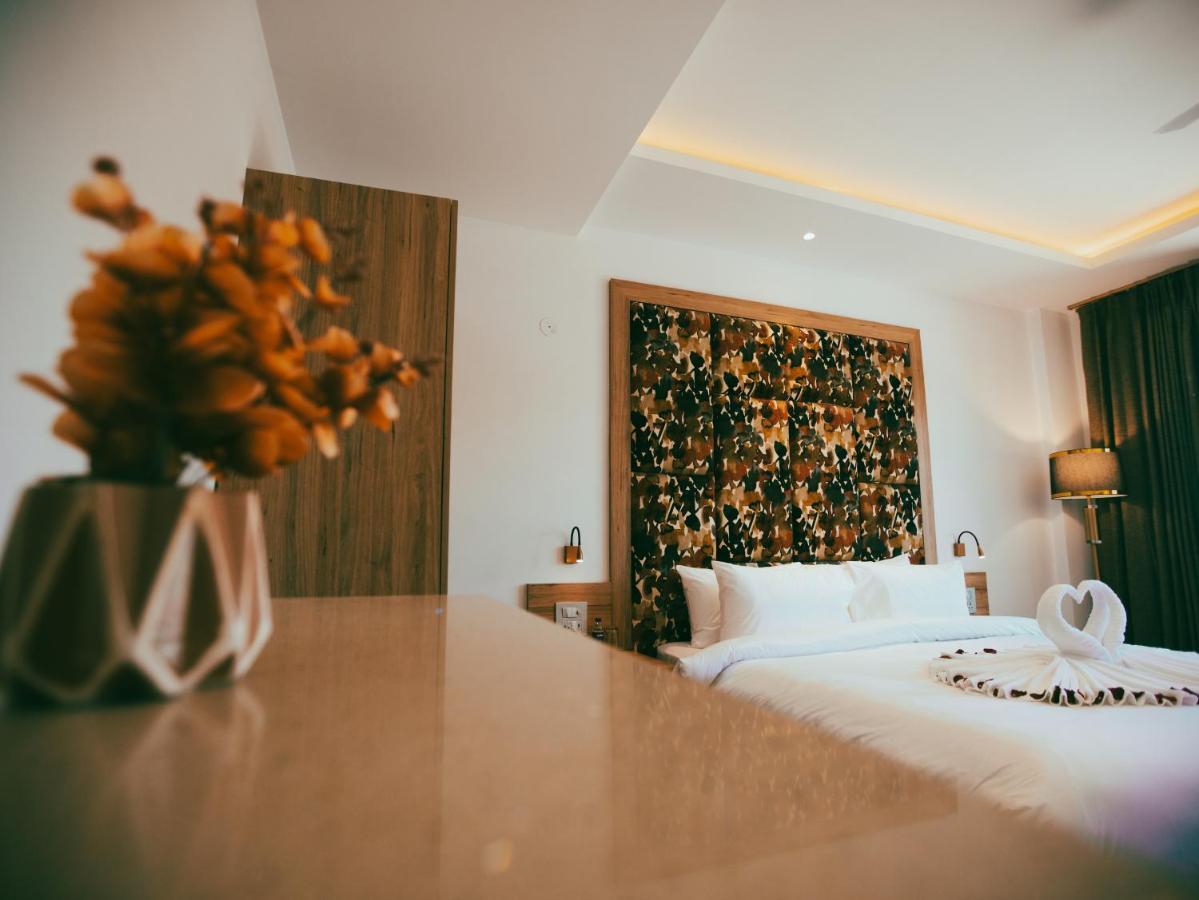 Clarks Inn Express, Dehradun Ngoại thất bức ảnh