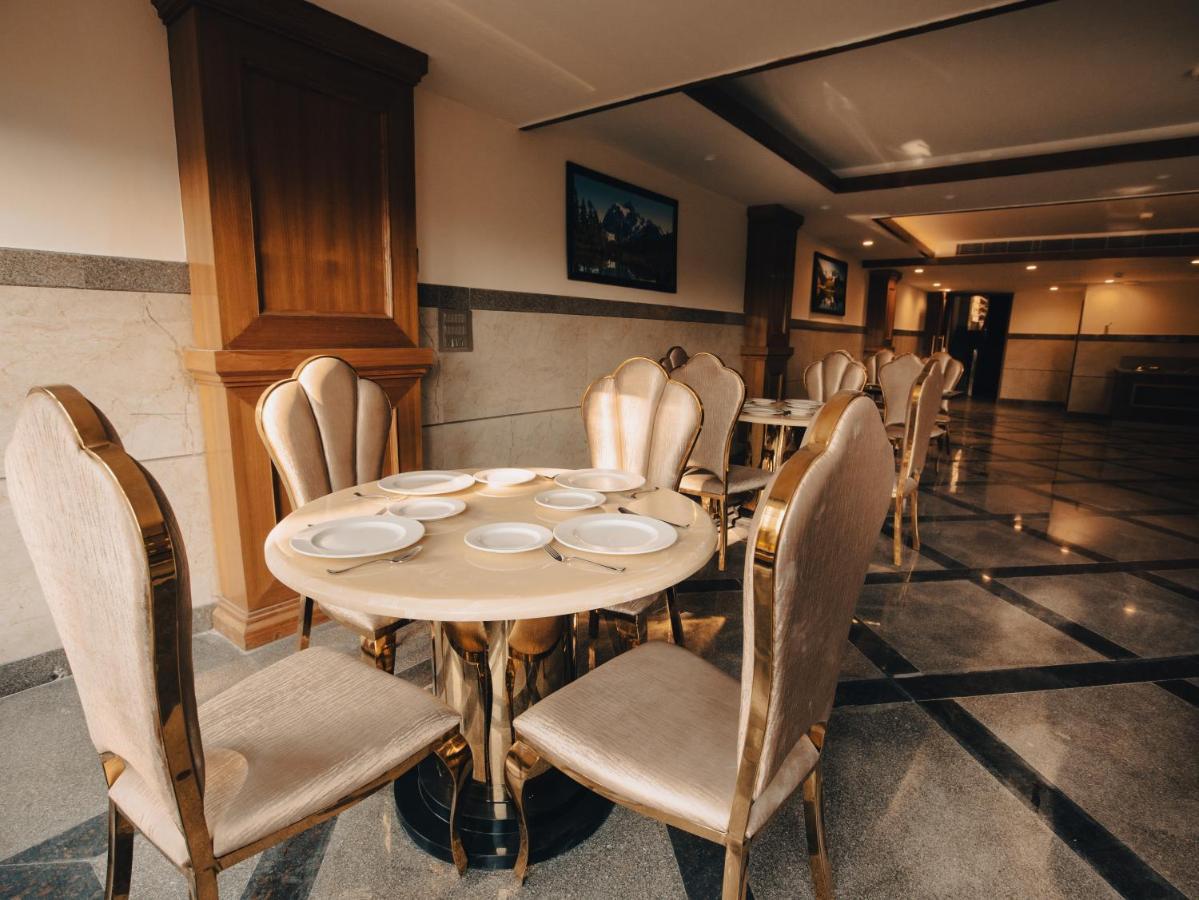 Clarks Inn Express, Dehradun Ngoại thất bức ảnh