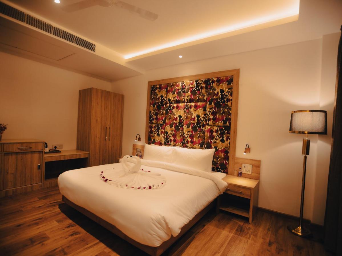 Clarks Inn Express, Dehradun Ngoại thất bức ảnh