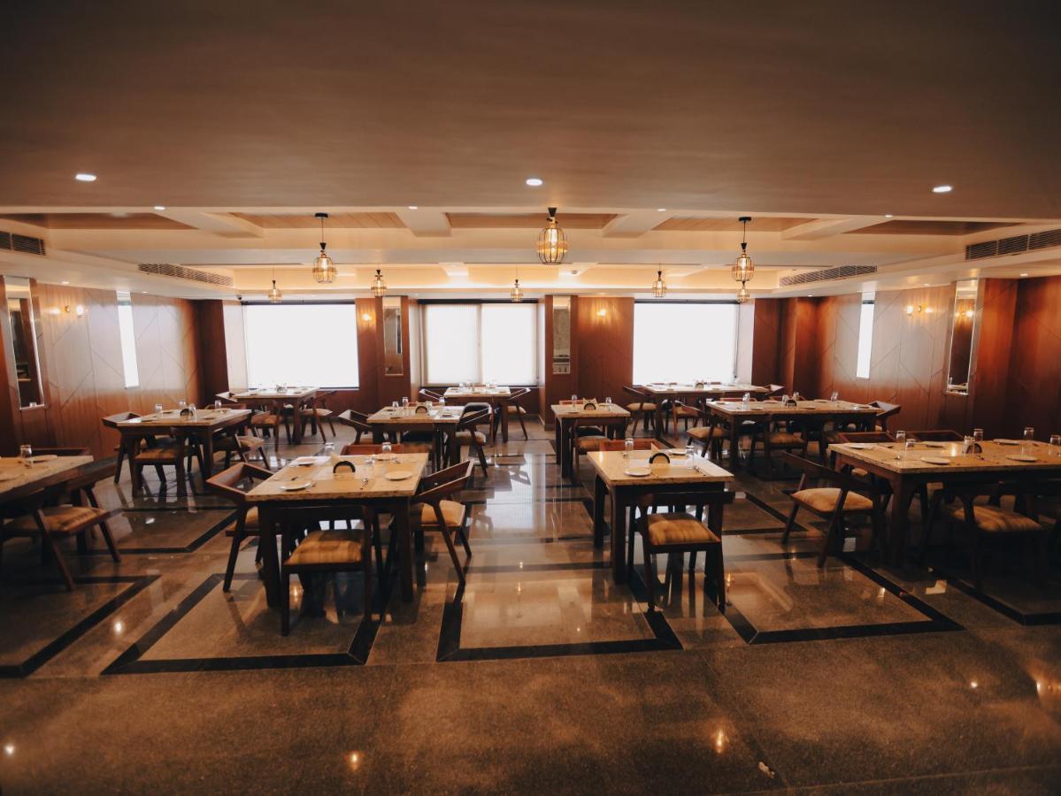 Clarks Inn Express, Dehradun Ngoại thất bức ảnh
