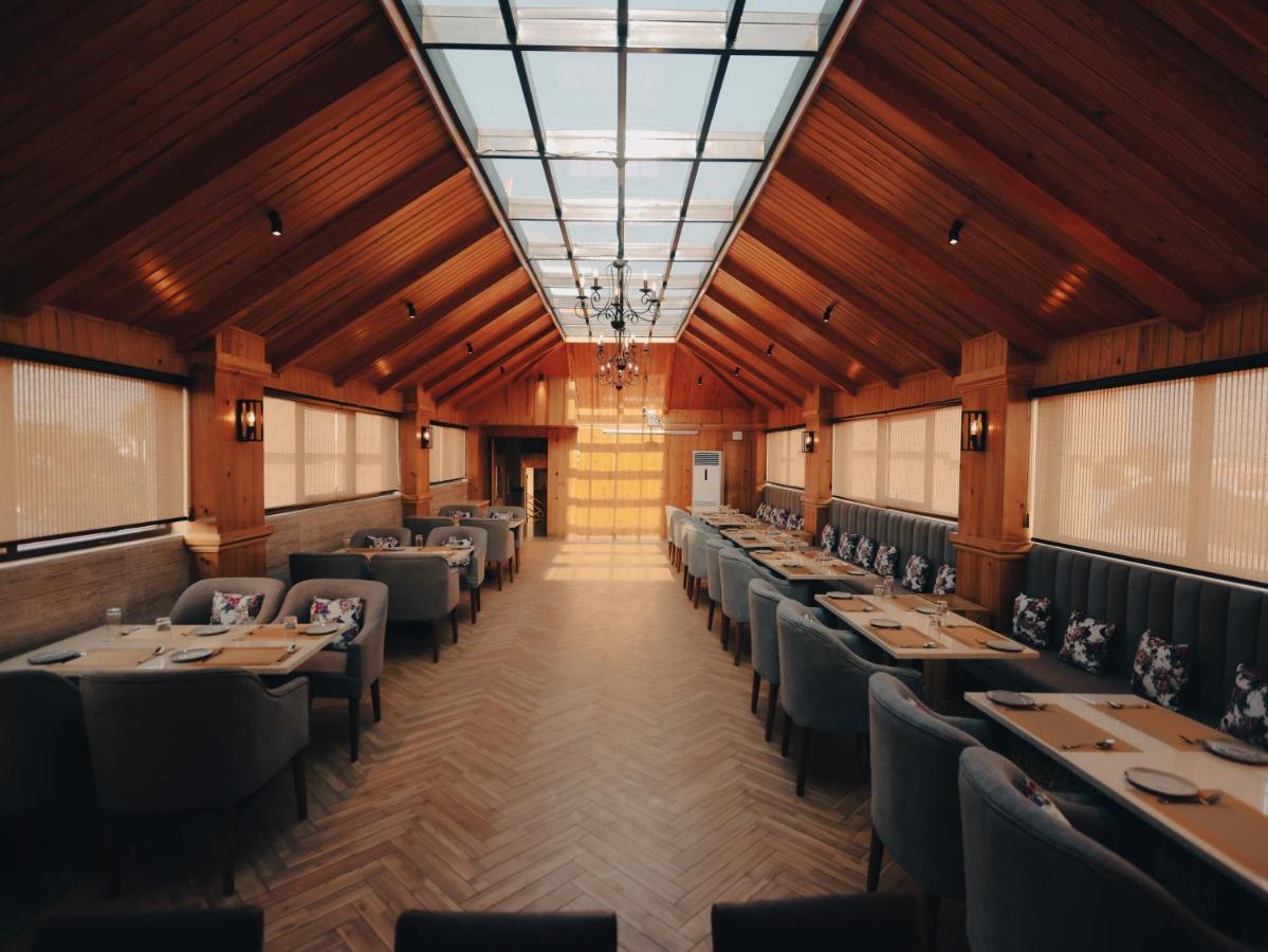 Clarks Inn Express, Dehradun Ngoại thất bức ảnh