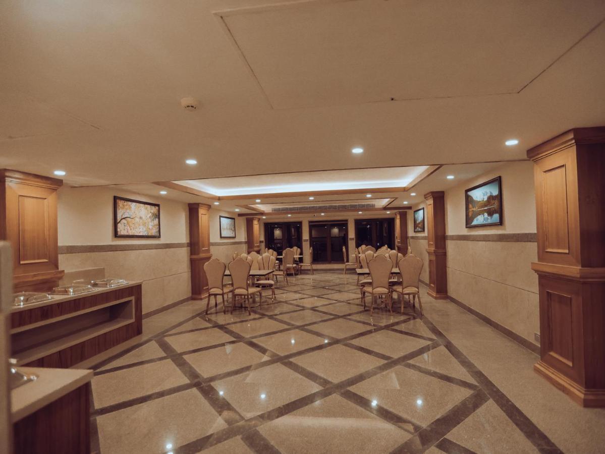 Clarks Inn Express, Dehradun Ngoại thất bức ảnh