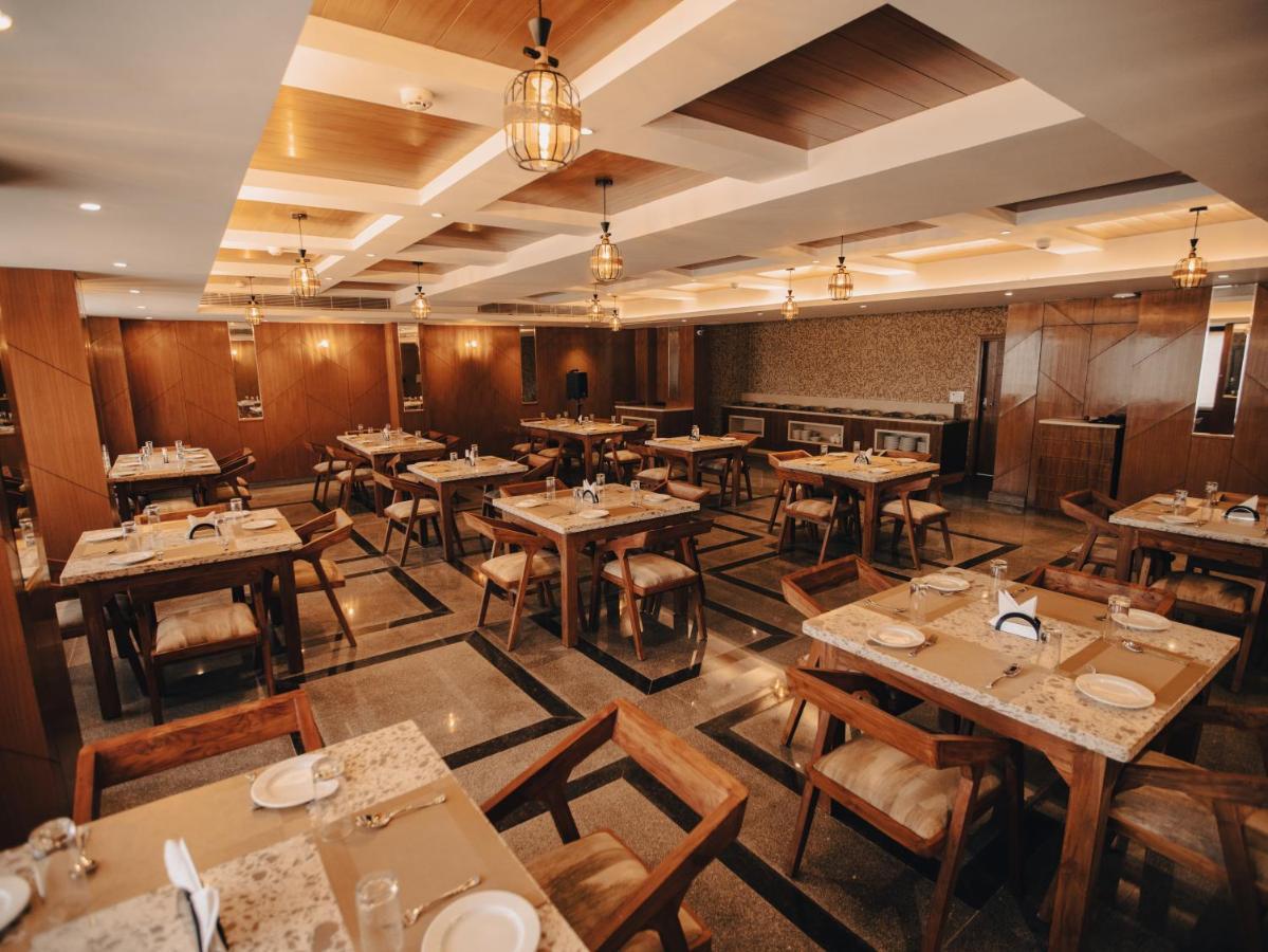 Clarks Inn Express, Dehradun Ngoại thất bức ảnh