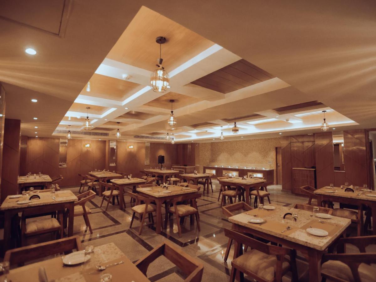 Clarks Inn Express, Dehradun Ngoại thất bức ảnh