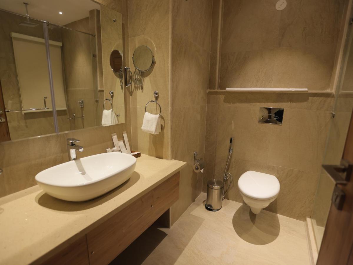 Clarks Inn Express, Dehradun Ngoại thất bức ảnh