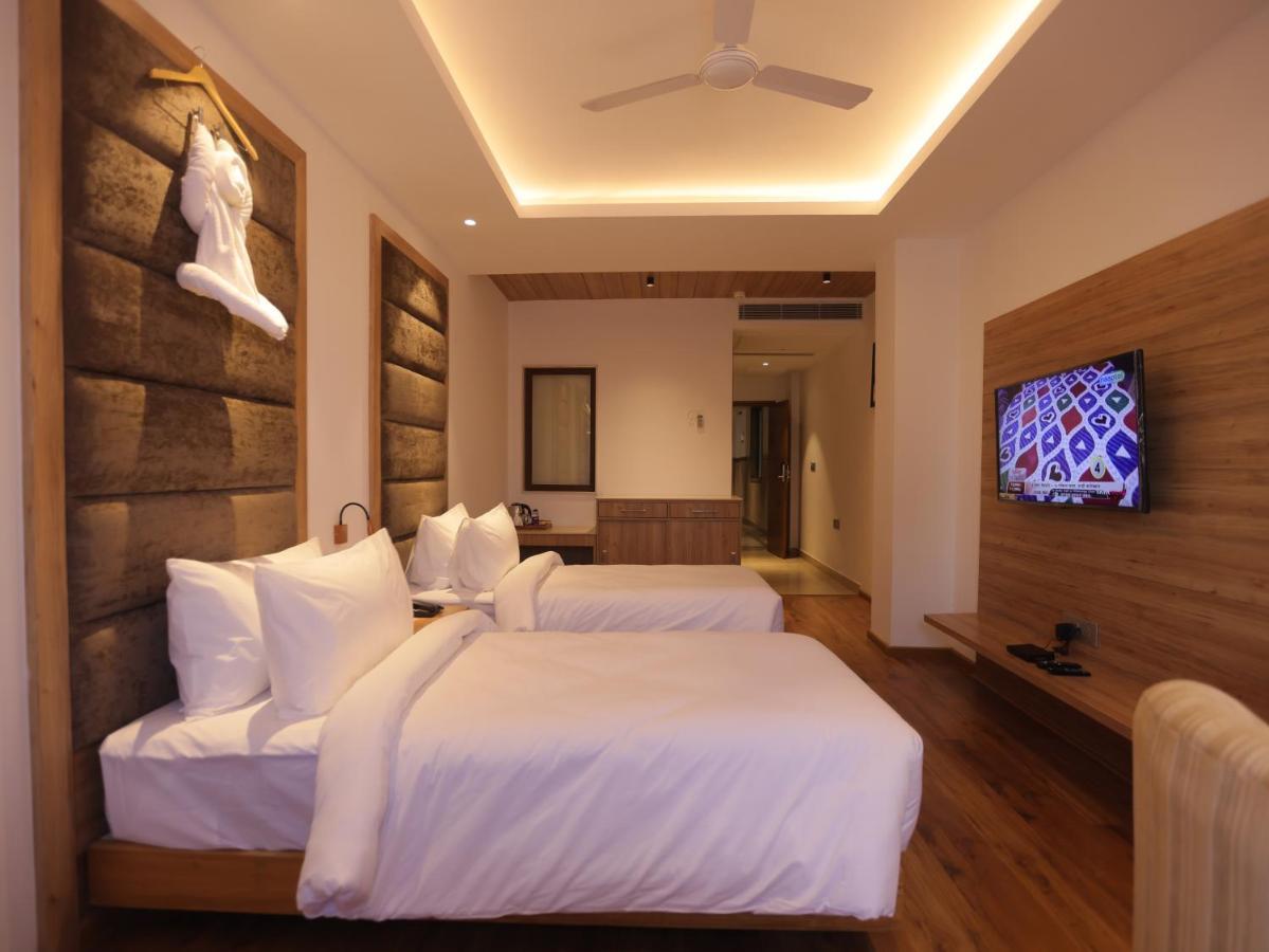 Clarks Inn Express, Dehradun Ngoại thất bức ảnh