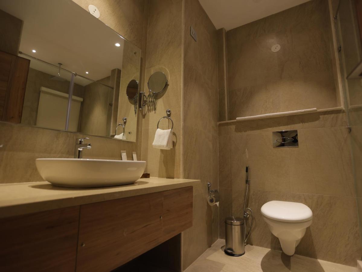 Clarks Inn Express, Dehradun Ngoại thất bức ảnh