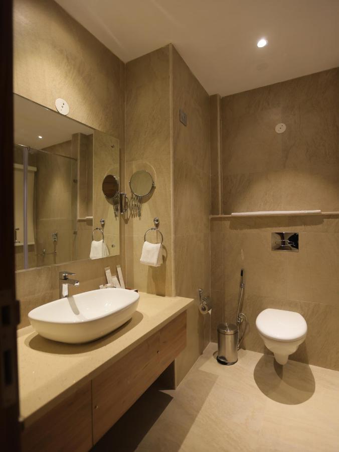 Clarks Inn Express, Dehradun Ngoại thất bức ảnh