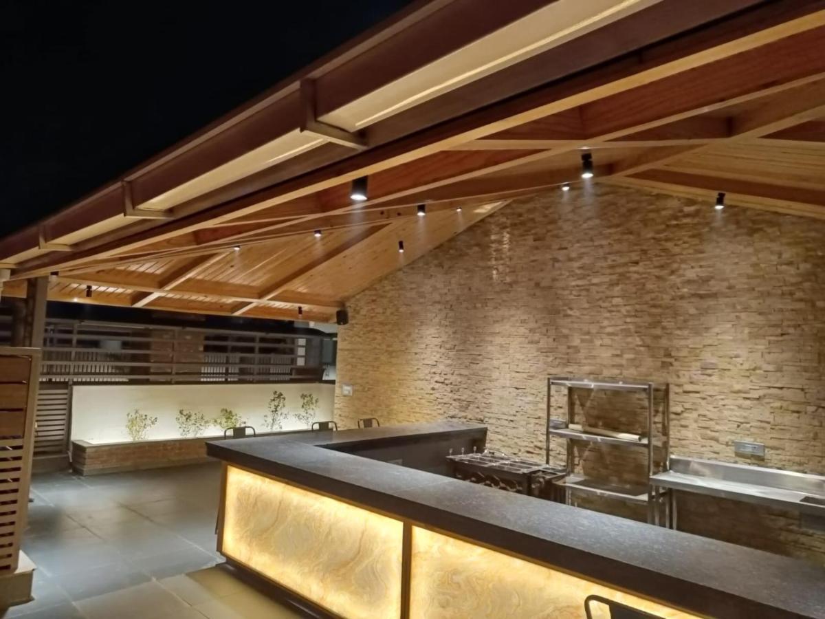 Clarks Inn Express, Dehradun Ngoại thất bức ảnh