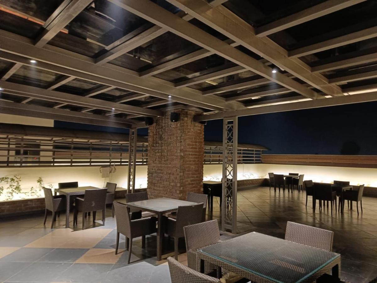 Clarks Inn Express, Dehradun Ngoại thất bức ảnh